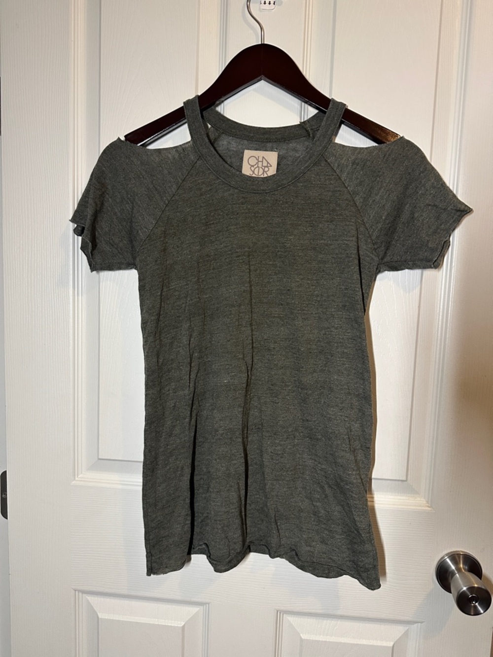 Chaser Cut-Out Shoulder green Gray Tee NWT small